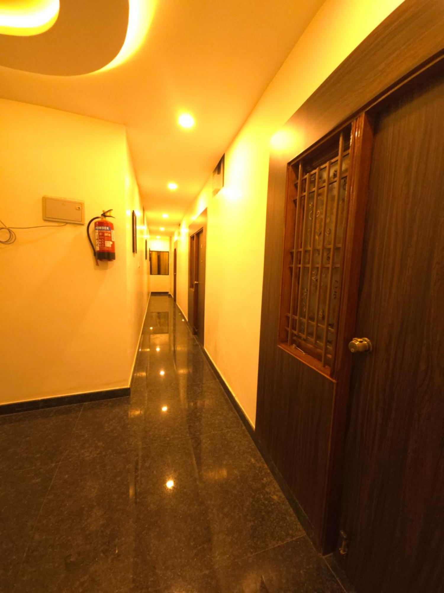 Shreem Sesha Sai Residency Hotel Tiruvannāmalai Exterior photo